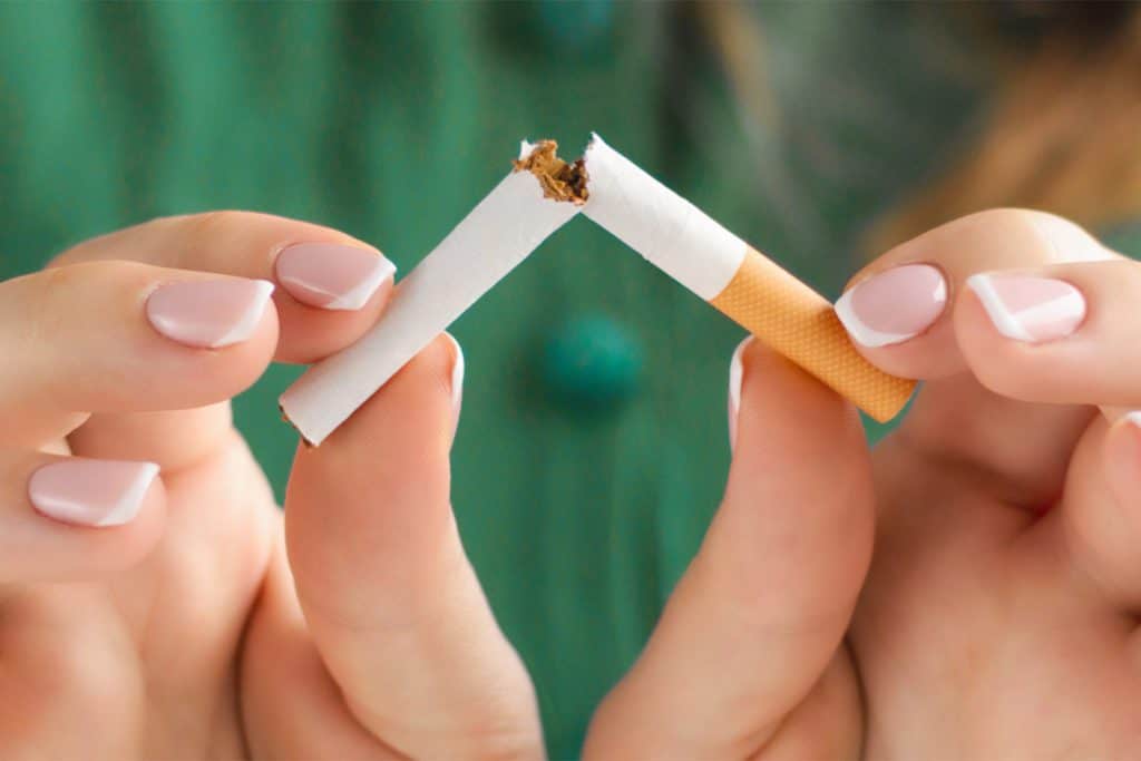 woman quitting smoking to prevent Chronic Venous Insufficiency