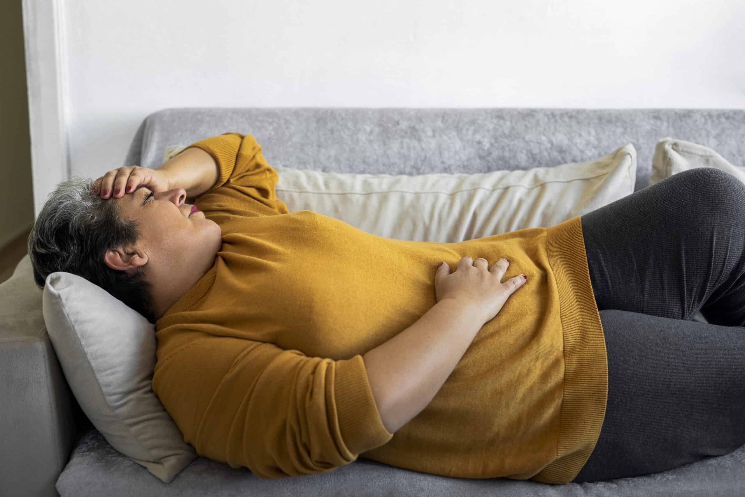 woman experiencing anerysm symptoms