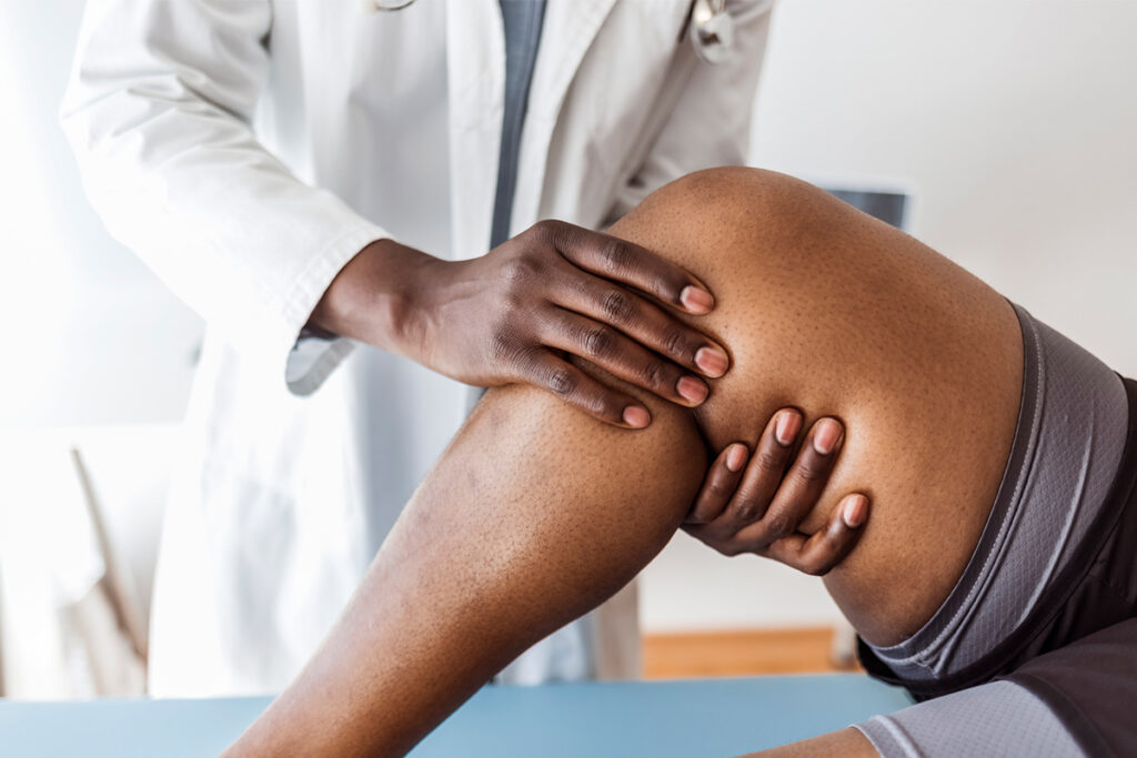 Doctor examines knee